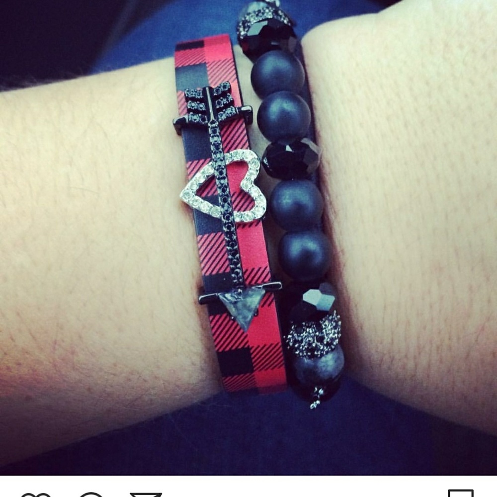Buffalo plaid bracelet w/ arrow and heart